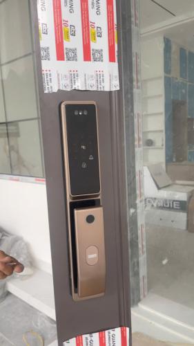 Bàn Giao Công Trình Lắp Đặt Khóa Điện Tử Siker KTS 110PRT Màu Đà Tại Hóc Môn TP.HCM Cho Cửa Gỗ