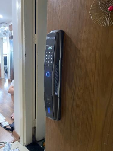 Bàn Giao Khóa Thông Minh Siker KTS 111 Cho Cửa Gỗ Tại Công Trình Quận 12