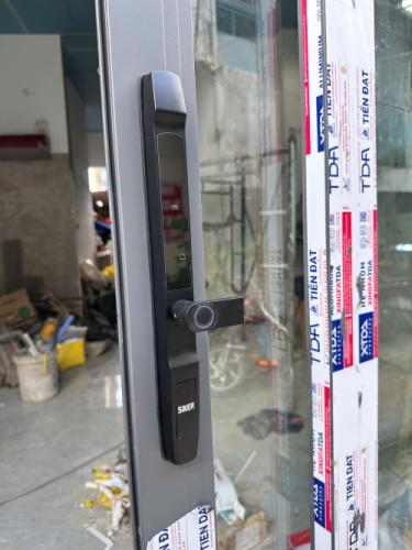 Bàn Giao Khóa Thông Minh Siker KTS 150-1 Màu Đen Cho Cửa Lùa, Trượt Quay Tại Quận 6