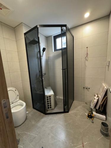 Cabin phòng tắm kính lùa góc 135 trượt 02 cánh – Giải pháp tối ưu cho không gian tắm hiện đại