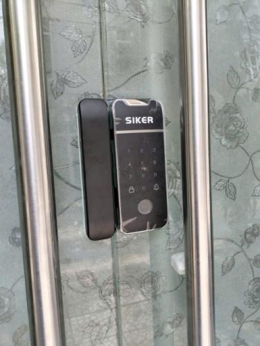 Khóa Điện Tử Siker KTS 203 (KTK 203) – Giải Pháp Bảo Mật Hiện Đại Chuyên Cho Cửa Kính Cường Lực