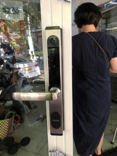 Khóa Siker KTS 106: Giải Pháp Khóa Vân Tay Đẳng Cấp Cho Cửa Nhôm Xingfa